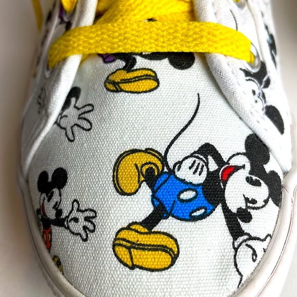 DISNEY PARKS•MICKEY MOUSE CANVAS SNEAKERS•DISNEY ANIMATORS COLLECTION•WOMENS 5 - Picture 3 of 6